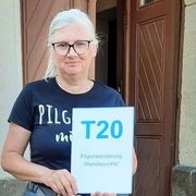 Porträtaufnahme von Pilgerbegleiterin Heike Raubold, frontal aufgenommen.