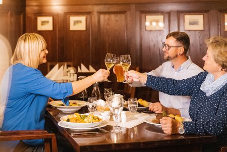 In Auerbachs Keller werden gerne deftige Speisen verzehrt.