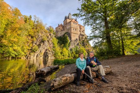 Auf den steilen Felsen über der Zschopau thront Burg Kriebstein, auch bekannt als Sachsens schönste Ritterburg. 