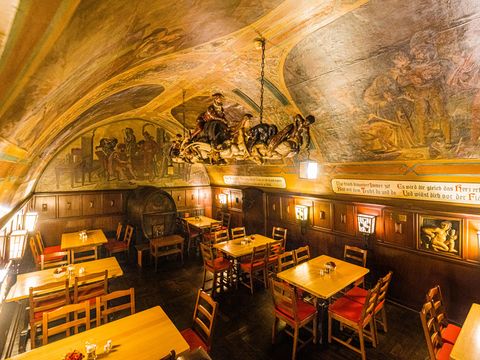 Im Fasskeller wird die lange Tradition von Auerbachs Keller deutlich.